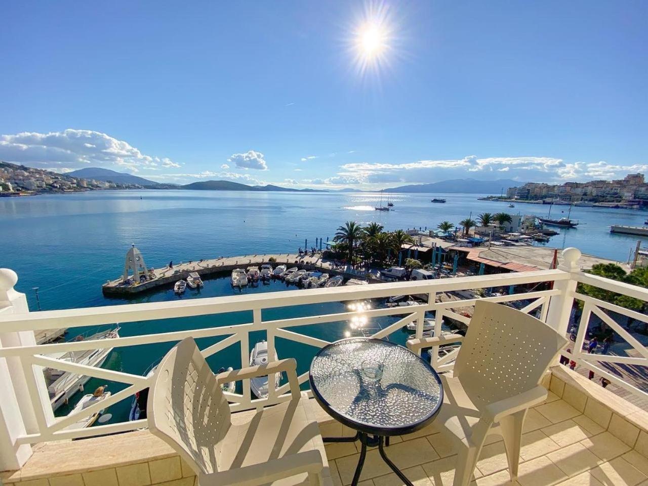 Sun N Blue Hotel Sarandë エクステリア 写真