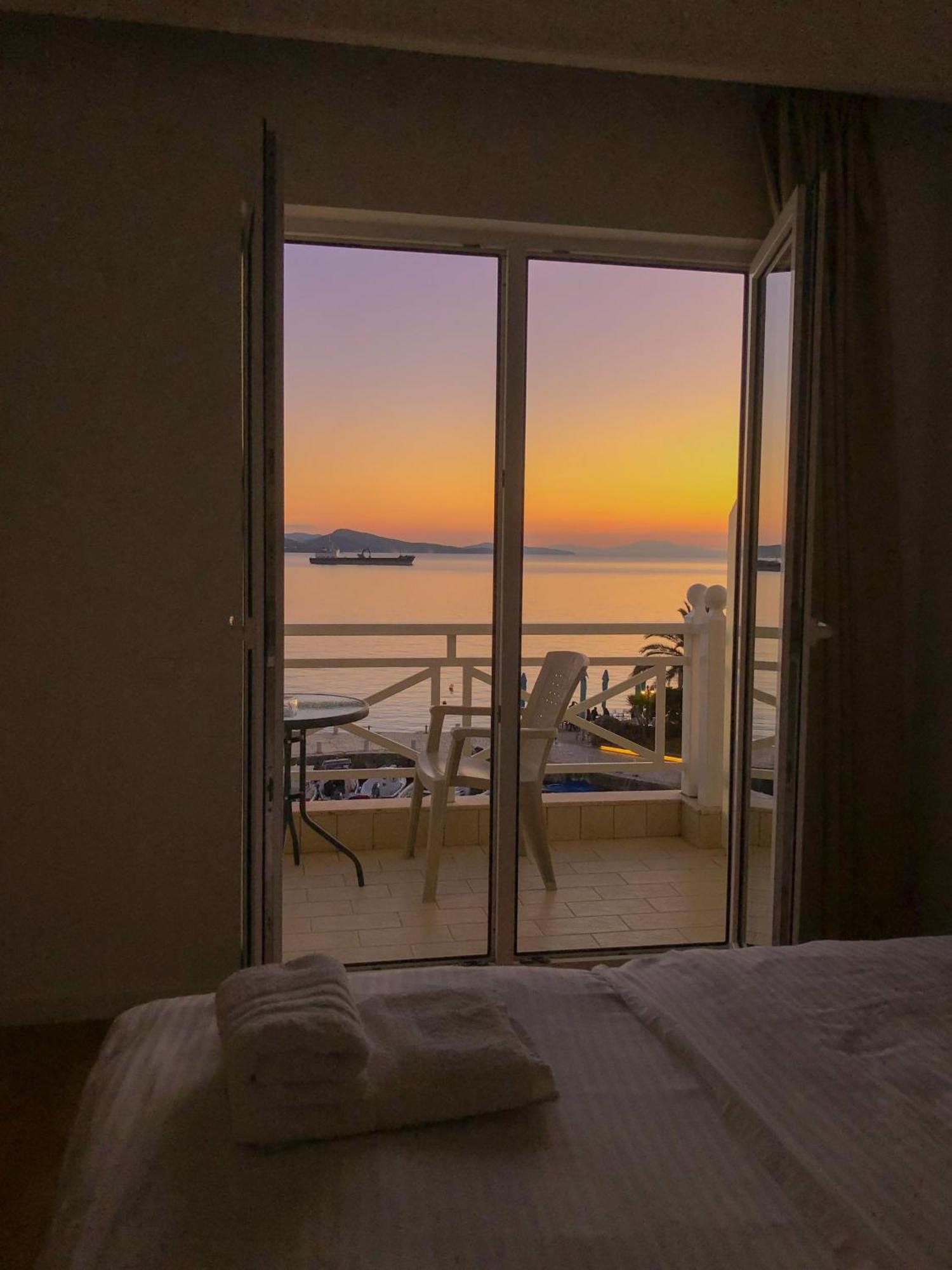 Sun N Blue Hotel Sarandë エクステリア 写真