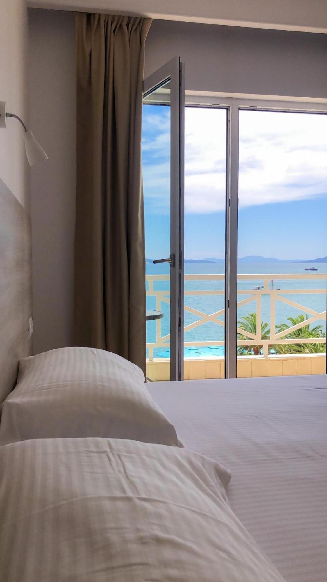 Sun N Blue Hotel Sarandë エクステリア 写真